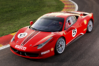 フェラーリ、ワンメイクレース仕様の「458チャレンジ」を世界初公開