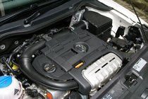 VW ポロ 新型 GTI　先代に比べ約2割増しの出力179psを発揮する1.4リッター 直噴ツインチャージャーのハイパワー版TSIエンジン