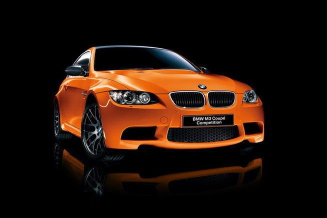 M3誕生25周年記念モデル「BMW M3クーペ・コンペティション」。ボディ色に専用色のファイヤー・オ...