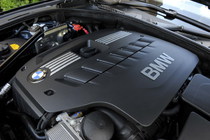 BMW 新型5シリーズツーリング 直列6気筒エンジン