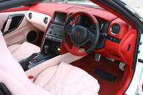 日産 GT-R 2011年モデル EGOIST インテリア