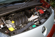 ルノー カングービボップ　K4M型　1.6リッター DOHC 16V ガソリンエンジン