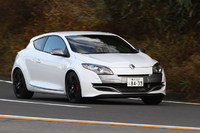 【ルノー メガーヌ R.S. 試乗記】異型で畏敬なホットハッチ、メガーヌ ルノー・スポール、その真髄...