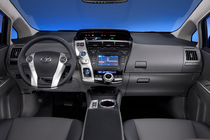 トヨタ 新型 ハイブリッドワゴン「Prius v(プリウス・ブイ)」[北米仕様車]　インパネ　画像