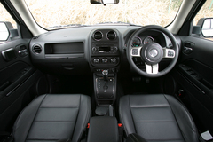 Jeep Patriot(クライスラー ジープ パトリオット)　2011年モデル　インテリア　インパネ　画像
