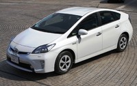 なんと61.0㎞/L!【トヨタ プリウスPHV試乗評価】
まだまだ高価だが、EVとガソリン車の間を...