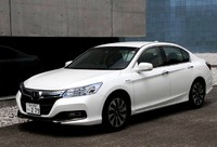 新型ホンダ アコード ハイブリッド新車試乗評価
トヨタを圧倒した脅威の低燃費30.0㎞/L! 新世...