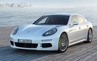 ポルシェ パナメーラS eハイブリッド新車情報・購入ガイド
EV走行で最高速135㎞/h! PHV...