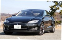 テスラ モデルS(TESLA MODEL S)試乗記・評価
かなり大きなセダンだが、重さを感じさせ...