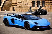 すごいのは、新発売のアヴェンタドールSVか、往年の名車か?新旧ランボルギーニ、夢の百花繚乱!