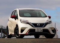 日産ノート新車情報・購入ガイド
アクア、フィットが完全沈黙!? ノートe-POWER導入で2016...