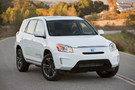 トヨタ、テスラと共同開発の電気自動車コンセプト「RAV4 EV」をLAショーで公開