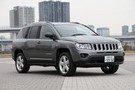 ジープなのにFFのワケとは? 戦略的価格と割り切ったグレード【Jeep Compass(ジープ・コン...