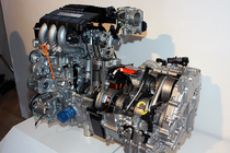 ホンダ CR-Z　1.5リッターエンジン+ハイブリッドシステム