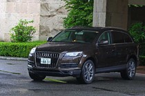 アウディ Q7 フロントビュー