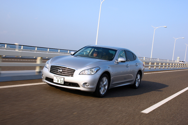   好き嫌いの分かれるアメリカ車風デザイン 　おそらく新しい日産 フーガは「デザインという...