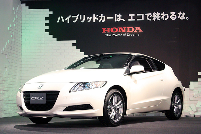 スポーツカーらしい迫力あるルックス 　2月25日、ホンダは新型ハイブリッドスポーツ「CR-Z」を正式...