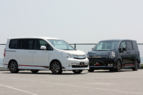 トヨタ 新型 ノア G's Version EDGE(左)とトヨタ 新型 ヴォクシー Version G's EDGE(右)