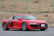 アウディ R8 5.2FSIクワトロ フロントビュー