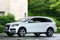 アウディ Q7 フロントビュー