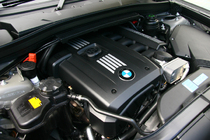 BMW X1 xDrive25i 3リッター直列6気筒エンジン