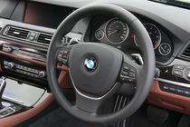 BMW 5シリーズ ステアリング
