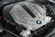BMW 5シリーズ 4.4リッターV型8気筒ツインスクロールターボ・エンジン