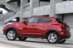 日産 JUKE(ジューク) サイドビュー