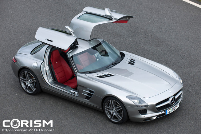 メルセデスベンツ 新型 SLS AMG[ガルウィングドア：開閉時] SLRマクラーレンに代わる新フラ...