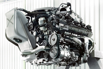 メルセデスベンツ SLS AMG　AMG社独自開発の「M159」型V8 6.3リッターNAエンジンはドライサンプ式