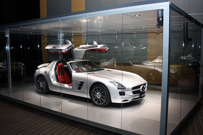 実車展示も全国のAMGパフォーマンスセンターで実施 「SLS AMG ショーケース」ではiPhone...