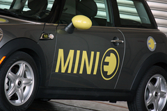 ミニの電気自動車(EV)　MINI E(ミニ・イー)　サイドデカール