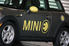 ミニの電気自動車(EV) MINI E(ミニ・イー) サイドデカール
