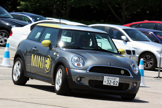 MINI E(ミニ・イー) 走行シーン