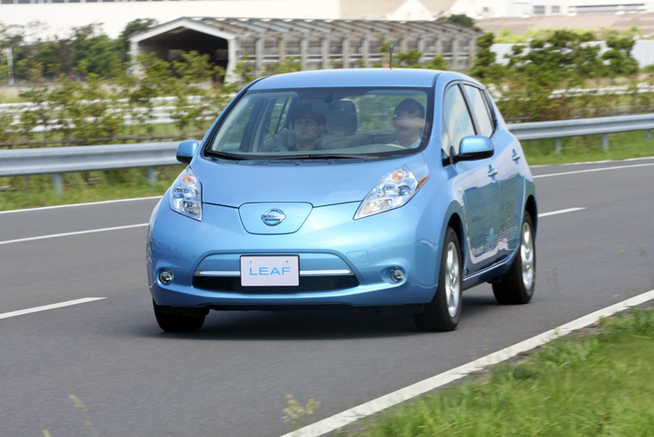   完成度の高さは市販車と同等レベル 　2010年12月に発売が予定されている電気自動車（...