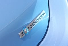 日産 新型電気自動車 リーフ プロトタイプ ゼロエミッション エンブレム