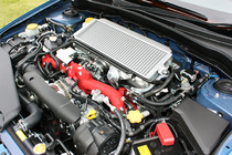 スバル 新型 インプレッサ WRX STI(4ドア) 2リッター 水平対向4気筒ターボエンジン