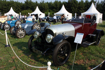 1921年製 イギリス Benrley 3Litre Tourer by Gairn(手前) 