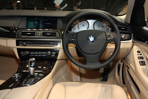 BMW 新型 5シリーズ セダン「535i」インパネ