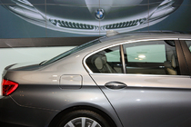 BMW 新型 5シリーズ セダン　ホフマイスター・キンク