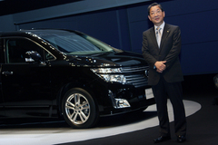 新型 エルグランドと日産自動車の代表取締役 志賀 俊之 COO