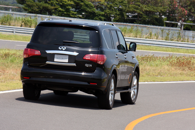 日産 QX56 HBMC(ハイドロリック・ボディ・モーション・コントロール)装着車 走り