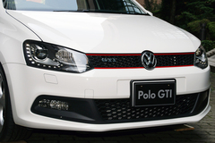 VW ポロ 新型 GTI　フロントマスク[LEDポジションランプ付きバイキセノンヘッドランプはオプション]