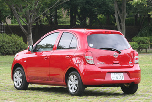 日産 マーチ リヤビュー