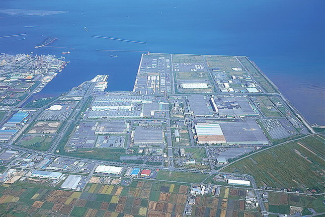 福岡県苅田町にある日産九州工場。分社化によるコスト抑制で、グローバル競争力のある小型車生産拠点とする...