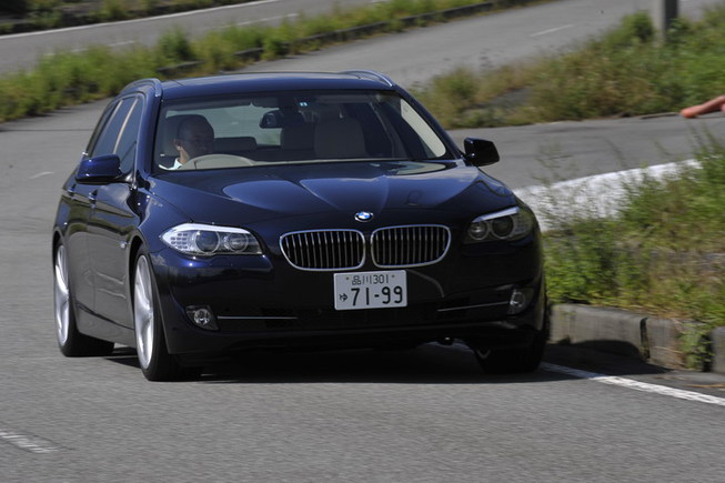   新型BMW 5シリーズセダン続き、ついにツーリングが登場。BMWのエフィシェント・ダイ...