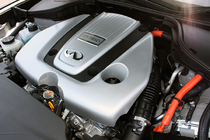 日産　新型　フーガ　ハイブリッド[プロトタイプ]　V6　3.5リッターエンジン