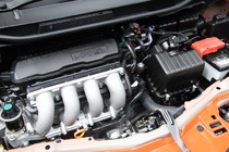 ホンダ 新型フィット RS 1.5リッターエンジン