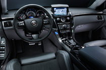 キャデラック 新型 CTS-V 2011年モデル[画像は北米モデル]　インパネ・コックピット周り　画像