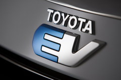 トヨタ RAV4 EV エンブレム